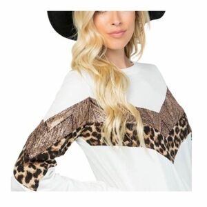 Women’s plus size 1X Sequin & Leopard Black Long Sleeve Top
New
White